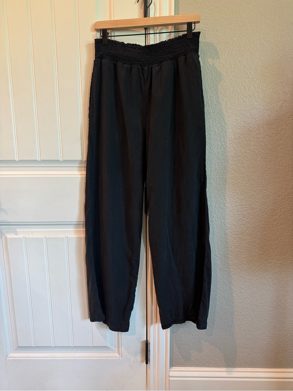 cloth & stone Black Smocked Waist Wide Leg Flowy Pants Medium